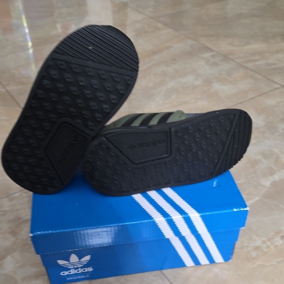 3 - Pairs Of Kids Sneakers - Picture 5 of 7